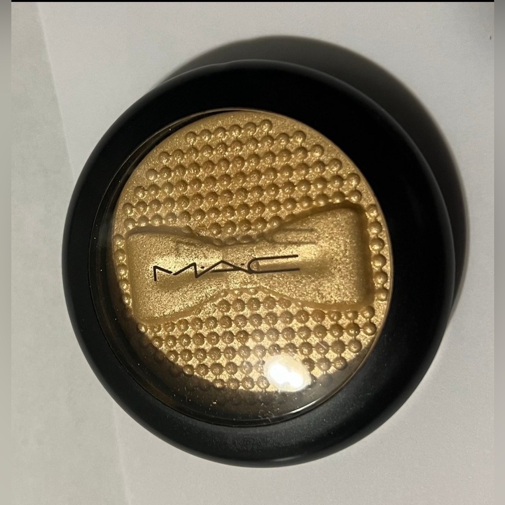 MAC COSMETICS BUBBLY, PLEASE EXTRA DIMENSION SKINFINISH